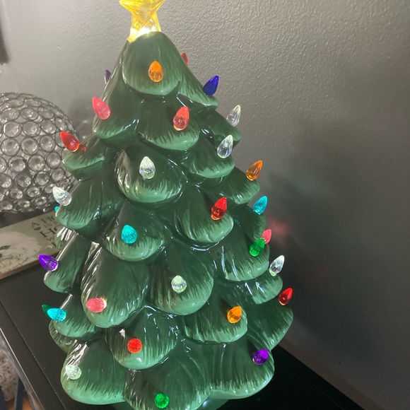 Stunning Ceramic Christmas Tree - Picture 4 of 8